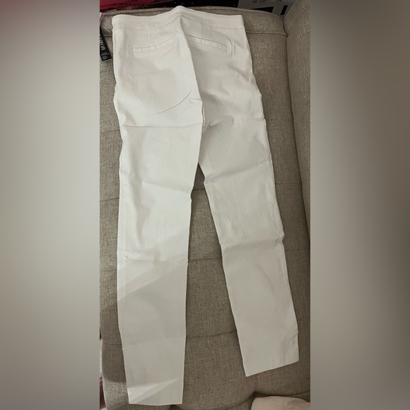 White pants , Suzy, size medium, but fits small-medium - Picture 4 of 4